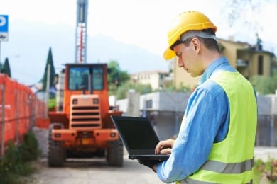 industries-construction-worker-outdoors-with-laptop