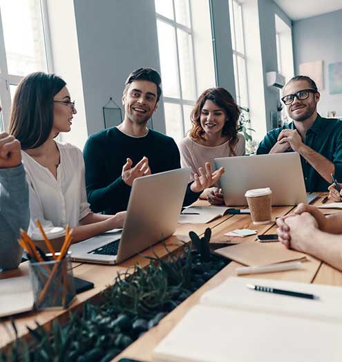 it-services-miami-team-with laptops