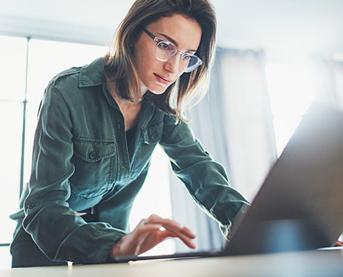 endpoint-security-woman-on-laptop